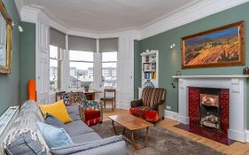 New Stunning 3 Beds Flat In Chic Area Of The City